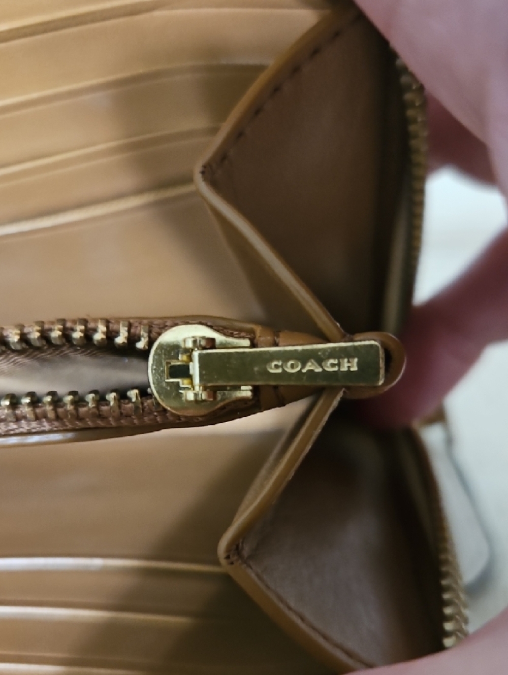 Coach NWOT Studded Quilted Long Zip Wallet - Picture 8 of 9
